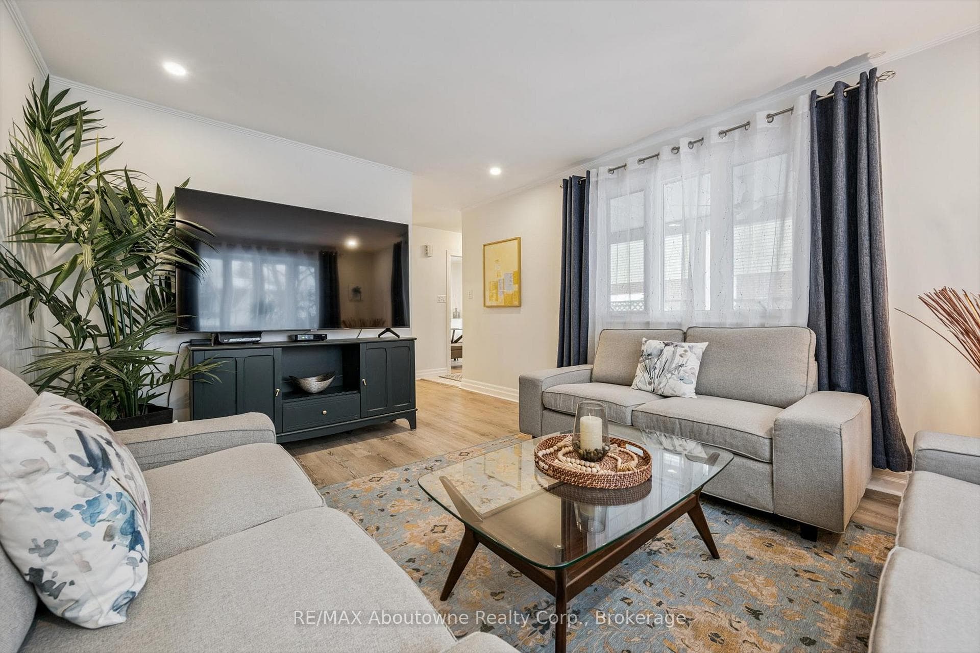 637 Lomond Crescent - Semi-Detached photo 6 of 23 in Burlington, Ontario