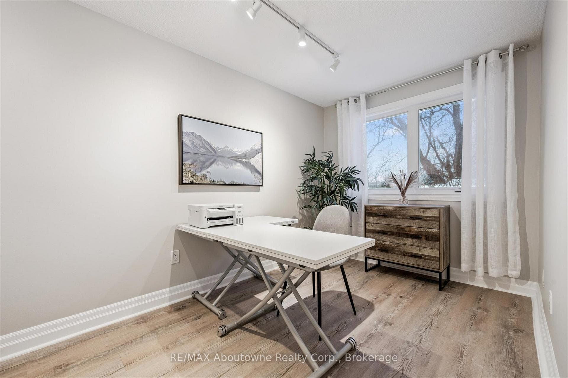 637 Lomond Crescent - Semi-Detached photo 16 of 23 in Burlington, Ontario