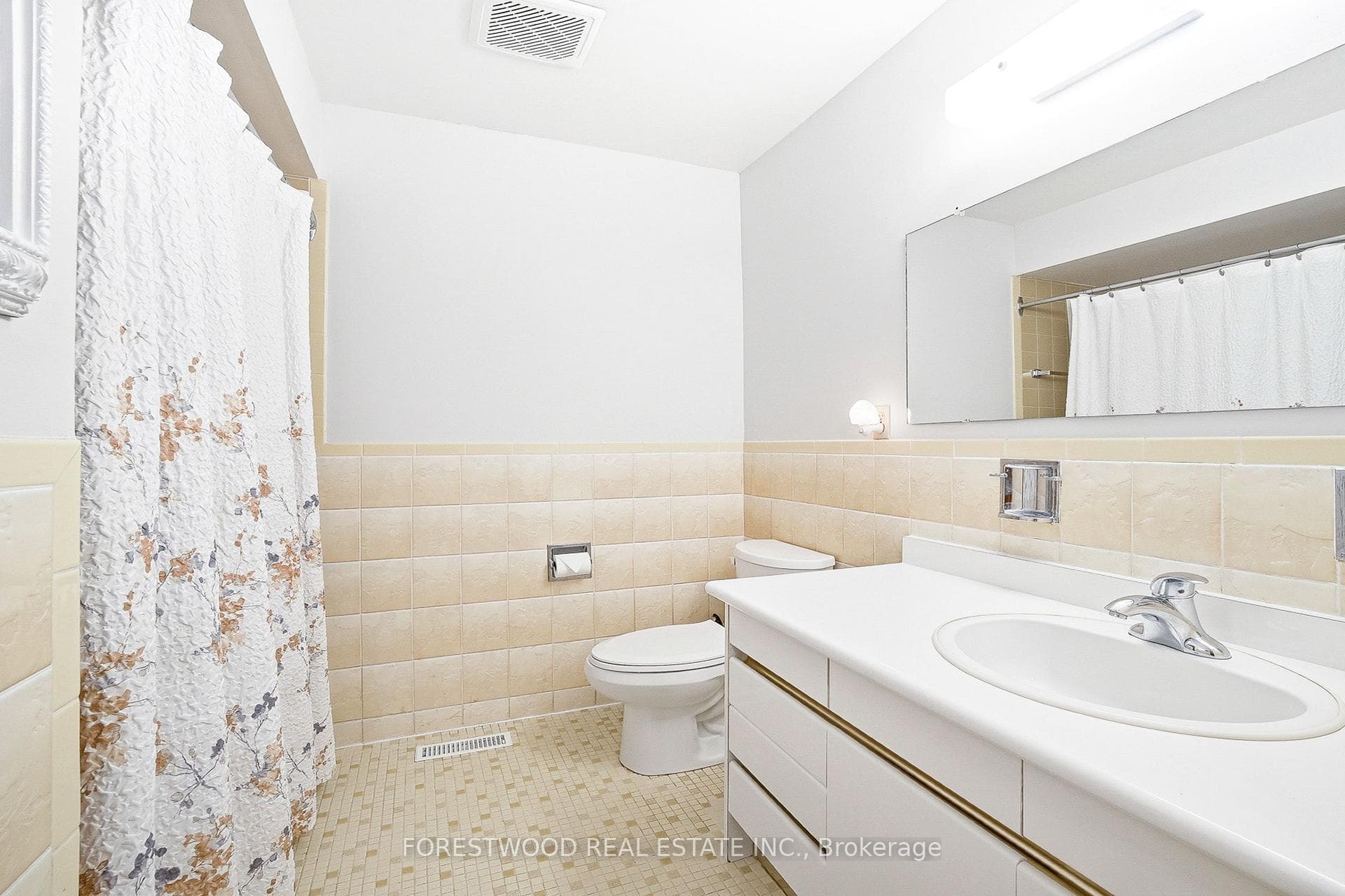 69 Surbray Grove - Semi-Detached photo 18 of 46 in Mississauga, Ontario
