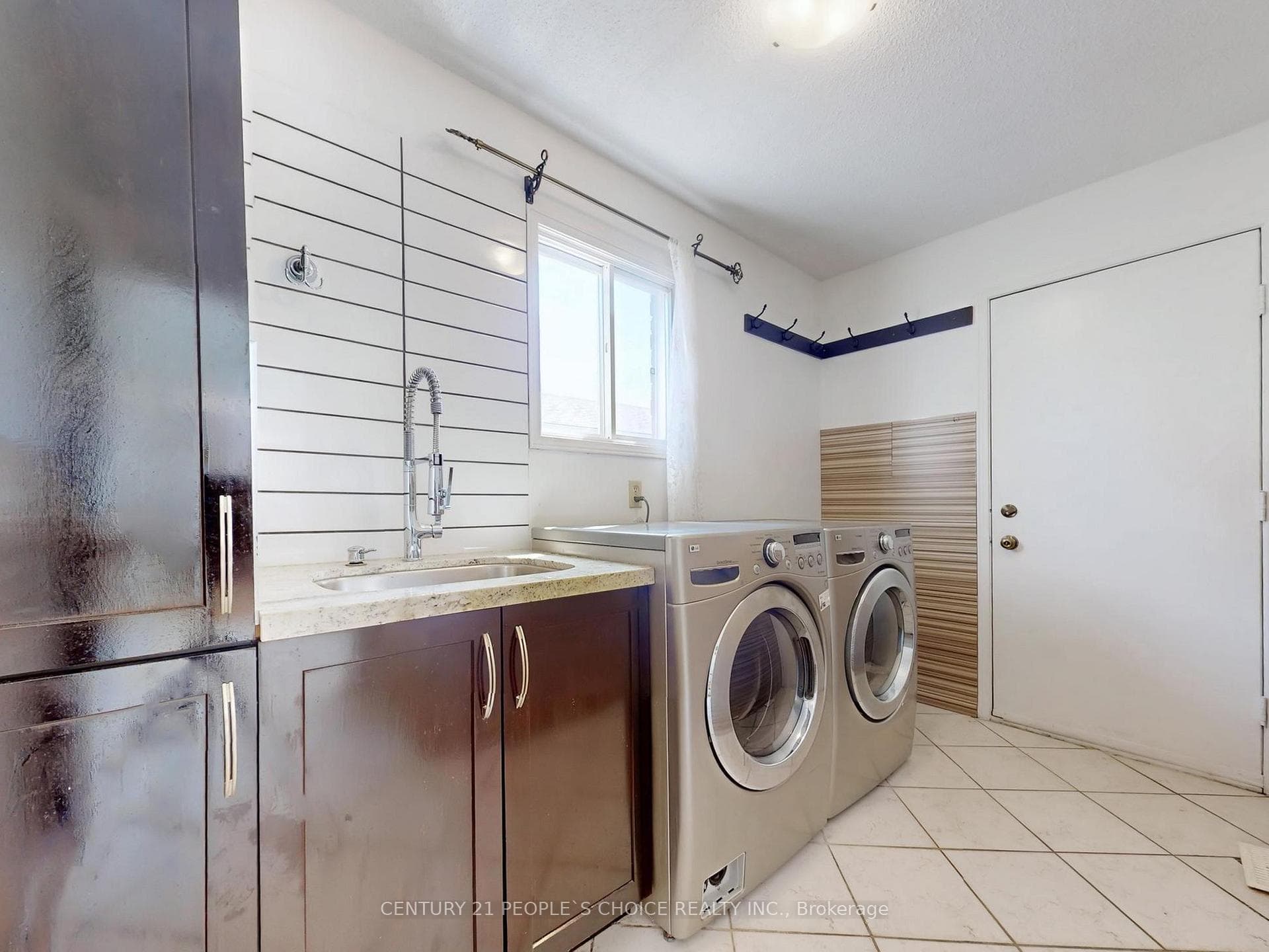 5992 Ladyburn Crescent - Detached photo 20 of 50 in Mississauga, Ontario
