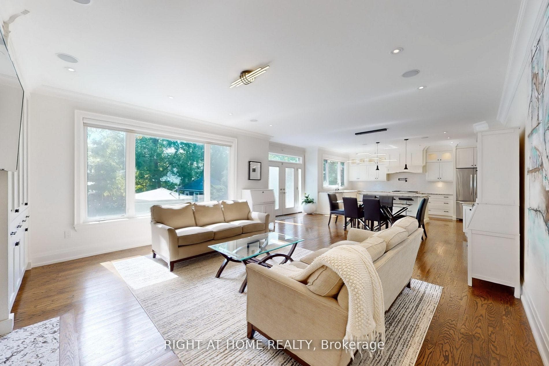 490 Orchard Drive - Detached photo 4 of 22 in Oakville, Ontario