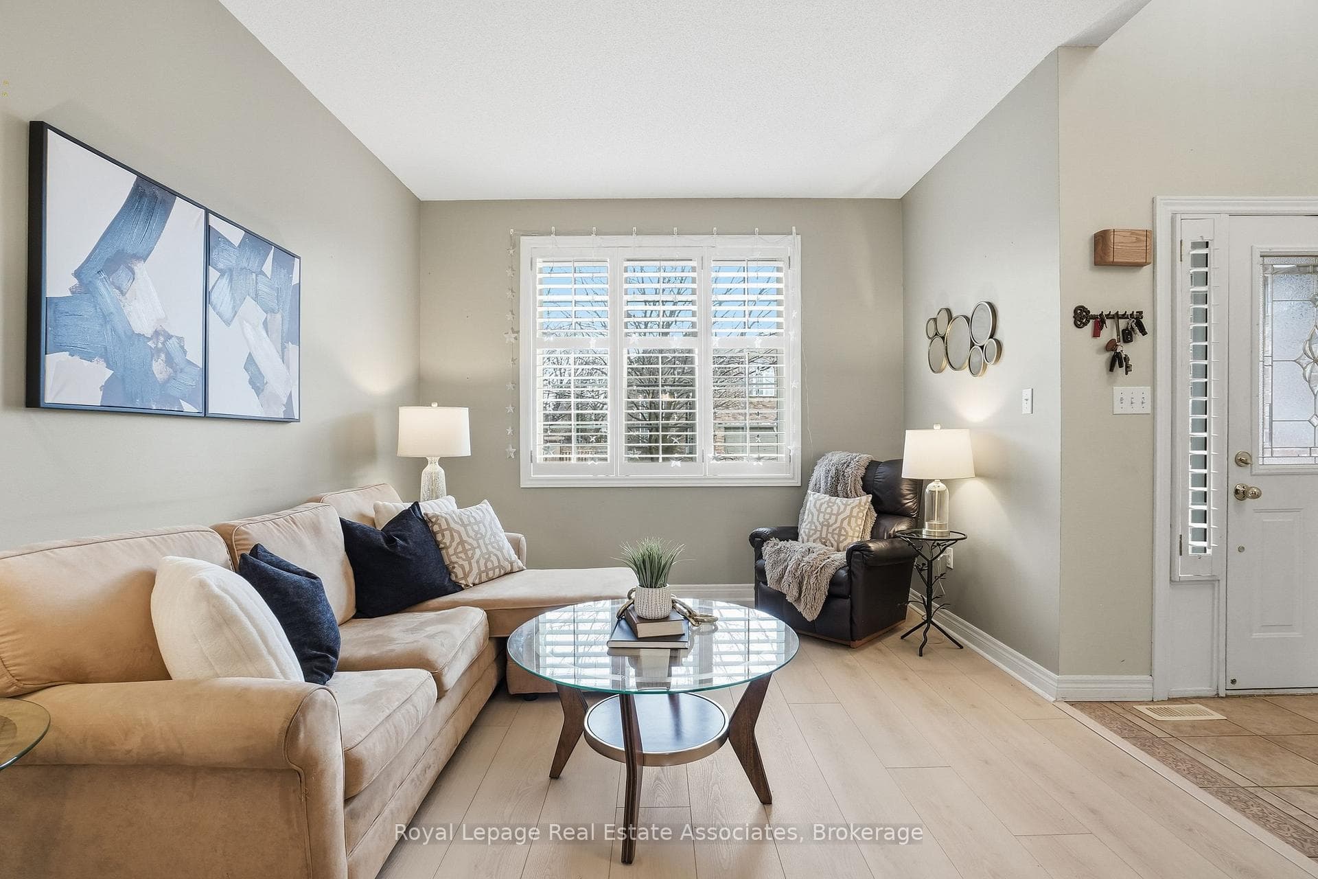 486 Delaney Court - Detached photo 7 of 48 in Burlington, Ontario