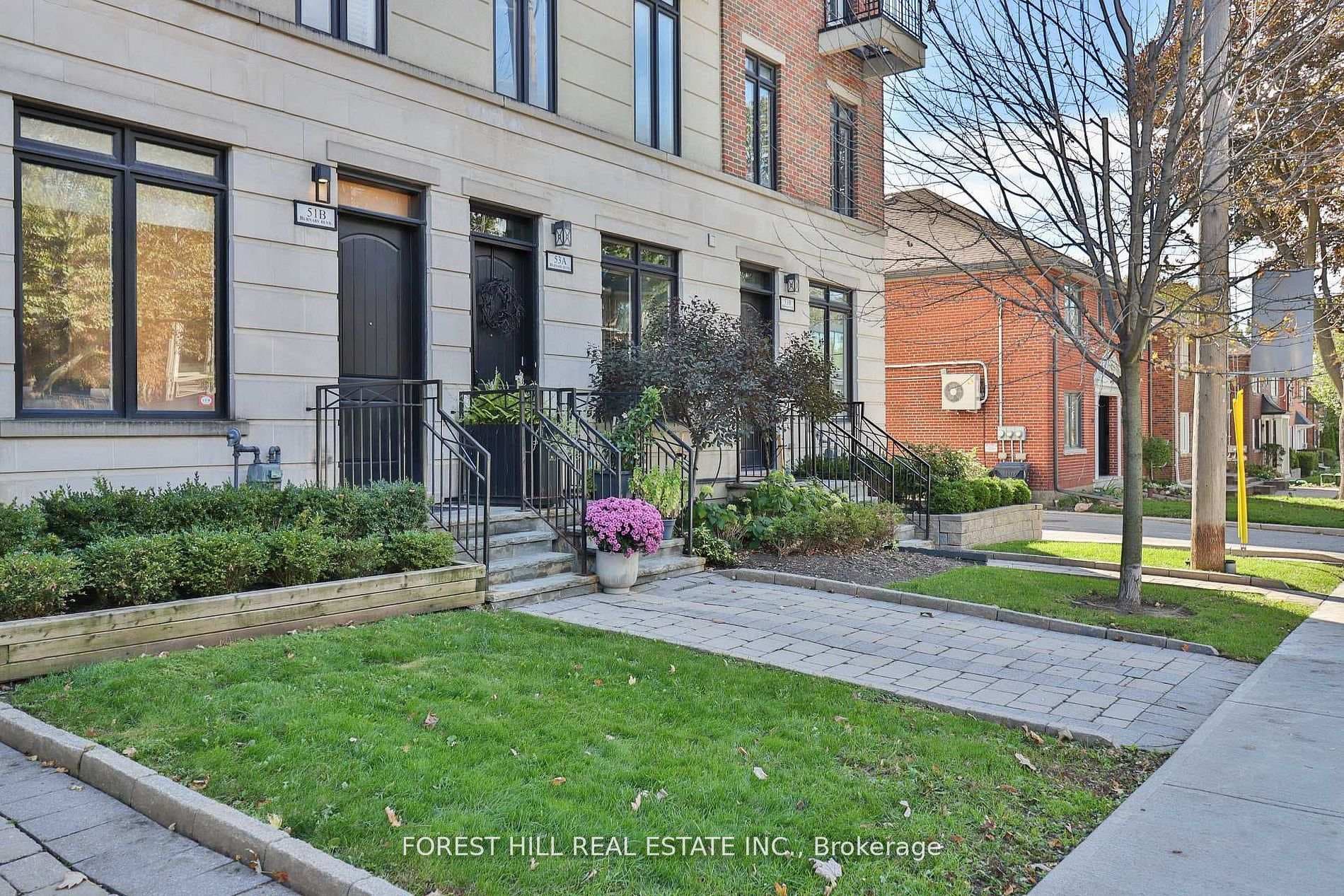 51B Burnaby Boulevard - Townhouse photo 2 of 31 in Forest Hill / Deer Park, Ontario
