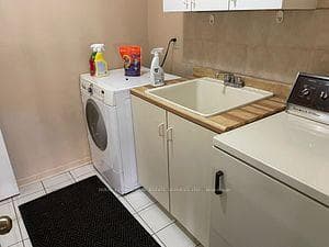 382 Bud Gregory Boulevard - Detached photo 8 of 19 in Mississauga, Ontario