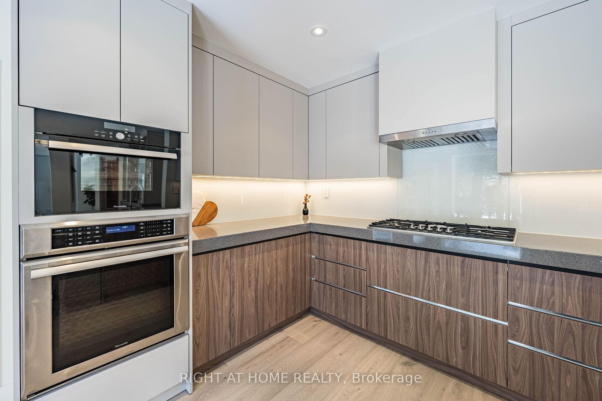 1 Friars Lane - Detached photo 17 of 50 in Etobicoke (Islington / Rexdale), Ontario