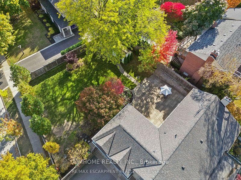 1300 Braeside Drive - home for sale in Oakville, Ontario
