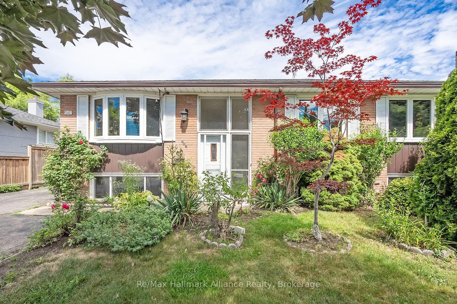 543 Pinegrove Road - home for sale in Oakville, Ontario
