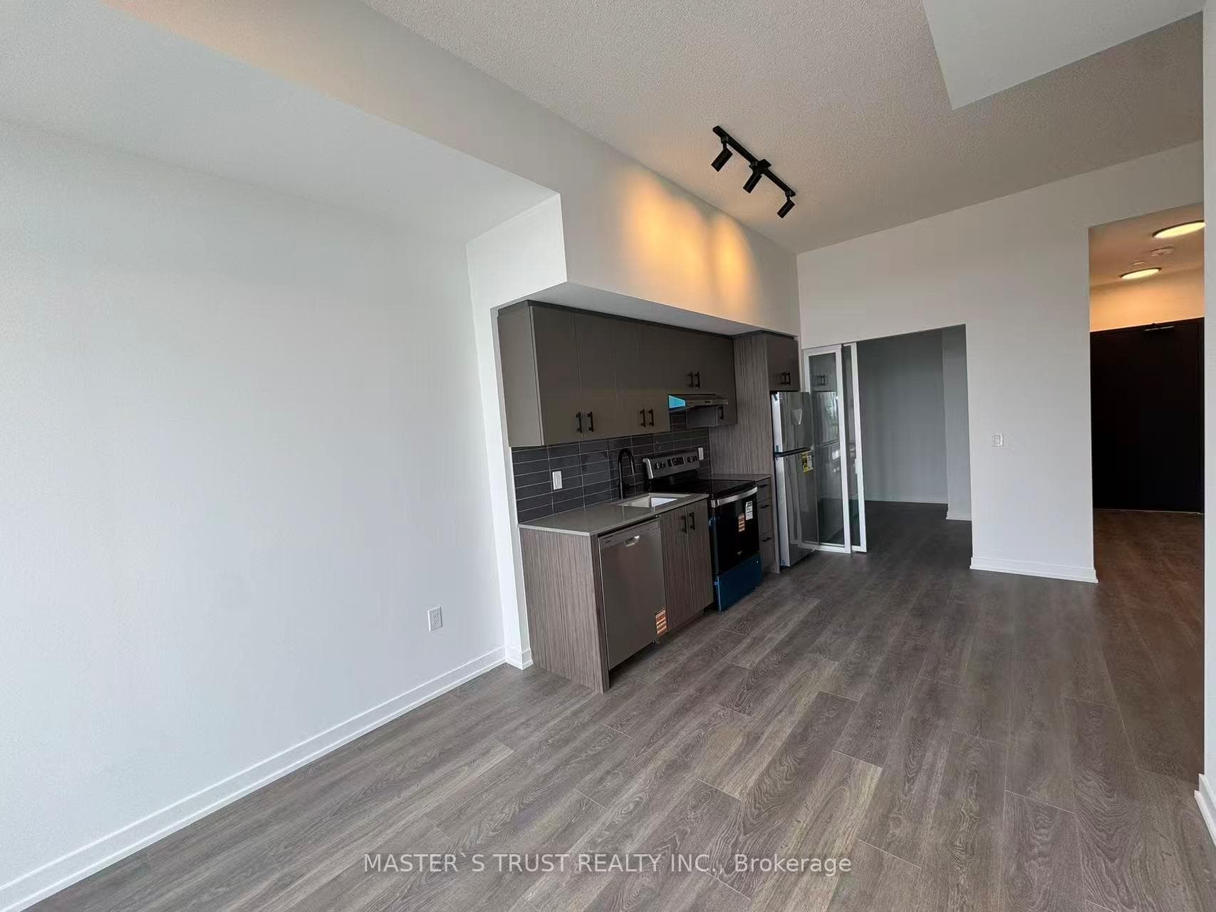 4878 Powers Common Unit C1604 - Condo photo 5 of 12 in Burlington, Ontario
