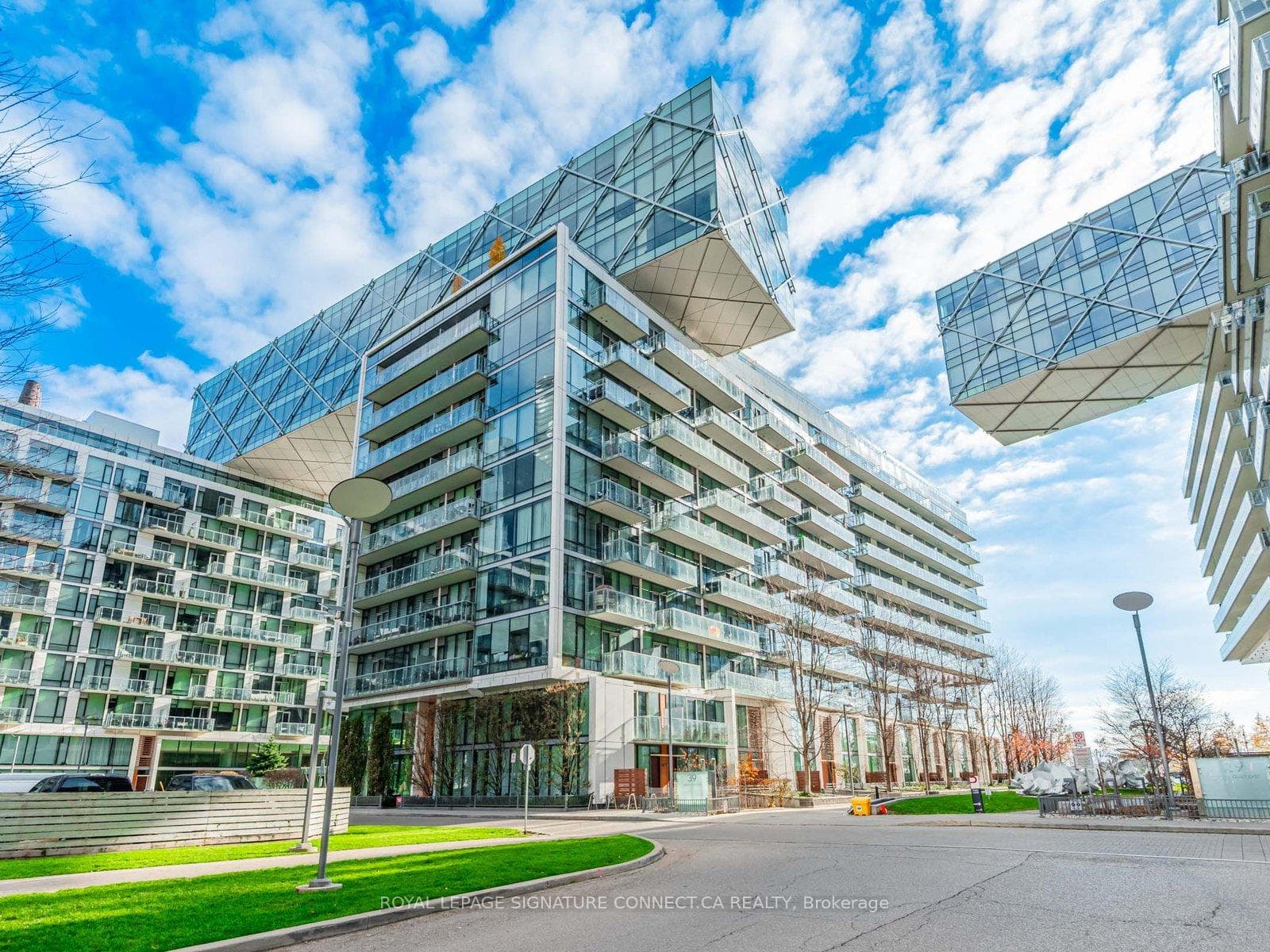 39 Queens Quay Unit TH132 - Condo photo 2 of 35 in Regent Park / Cabbagetown / St. James Town, Ontario