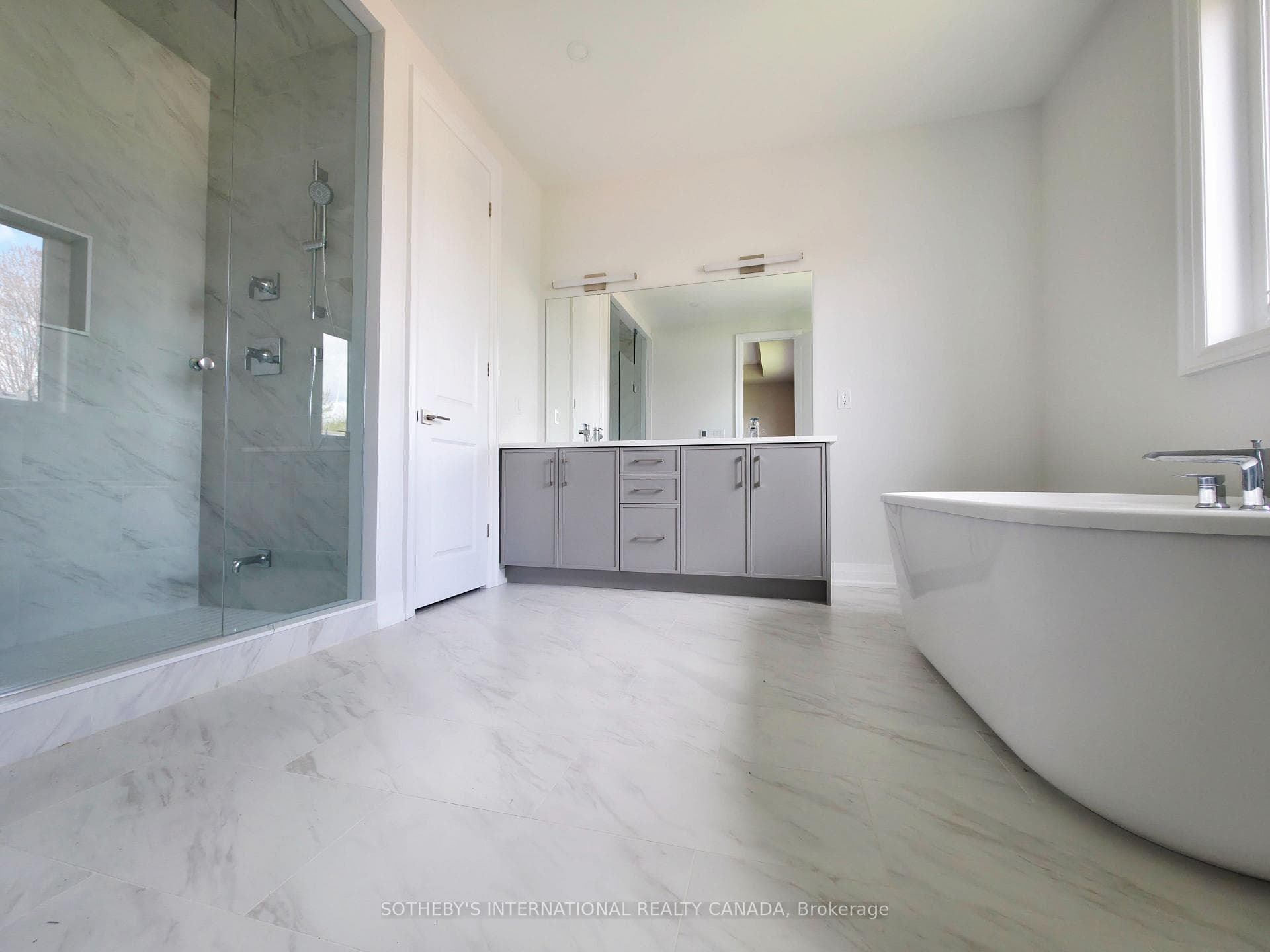 516 Markay Common - Detached photo 14 of 24 in Burlington, Ontario