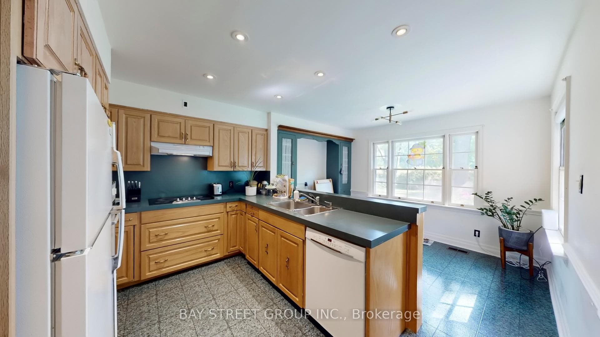 178 Breezy Pines Drive - Detached photo 8 of 19 in Mississauga, Ontario