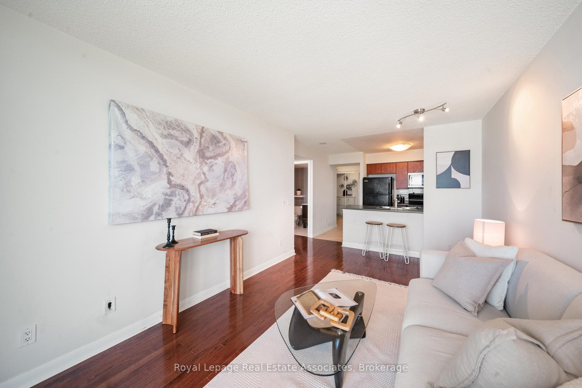 225 Sherway Gardens Road Unit 1601 - Condo photo 4 of 15 in Etobicoke (Islington / Rexdale), Ontario