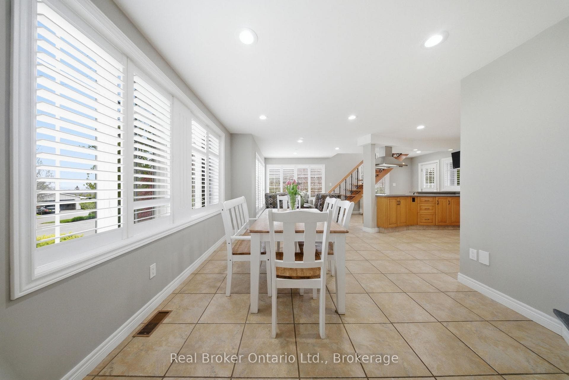 383 North Shore Boulevard - Detached photo 16 of 46 in Burlington, Ontario