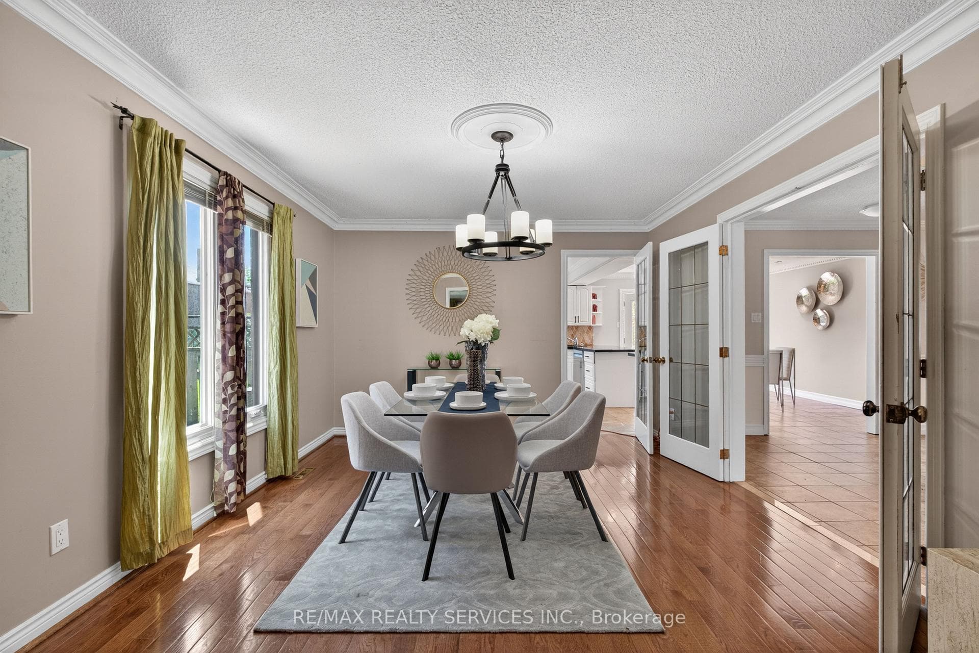 2069 Schoolmaster Circle - Detached photo 11 of 49 in Oakville, Ontario
