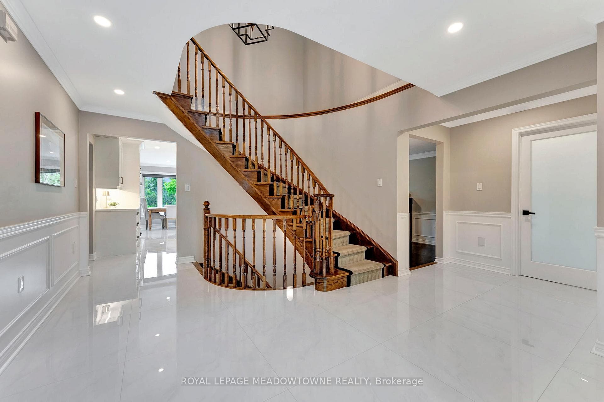 2008 Peak Place - Detached photo 2 of 40 in Oakville, Ontario