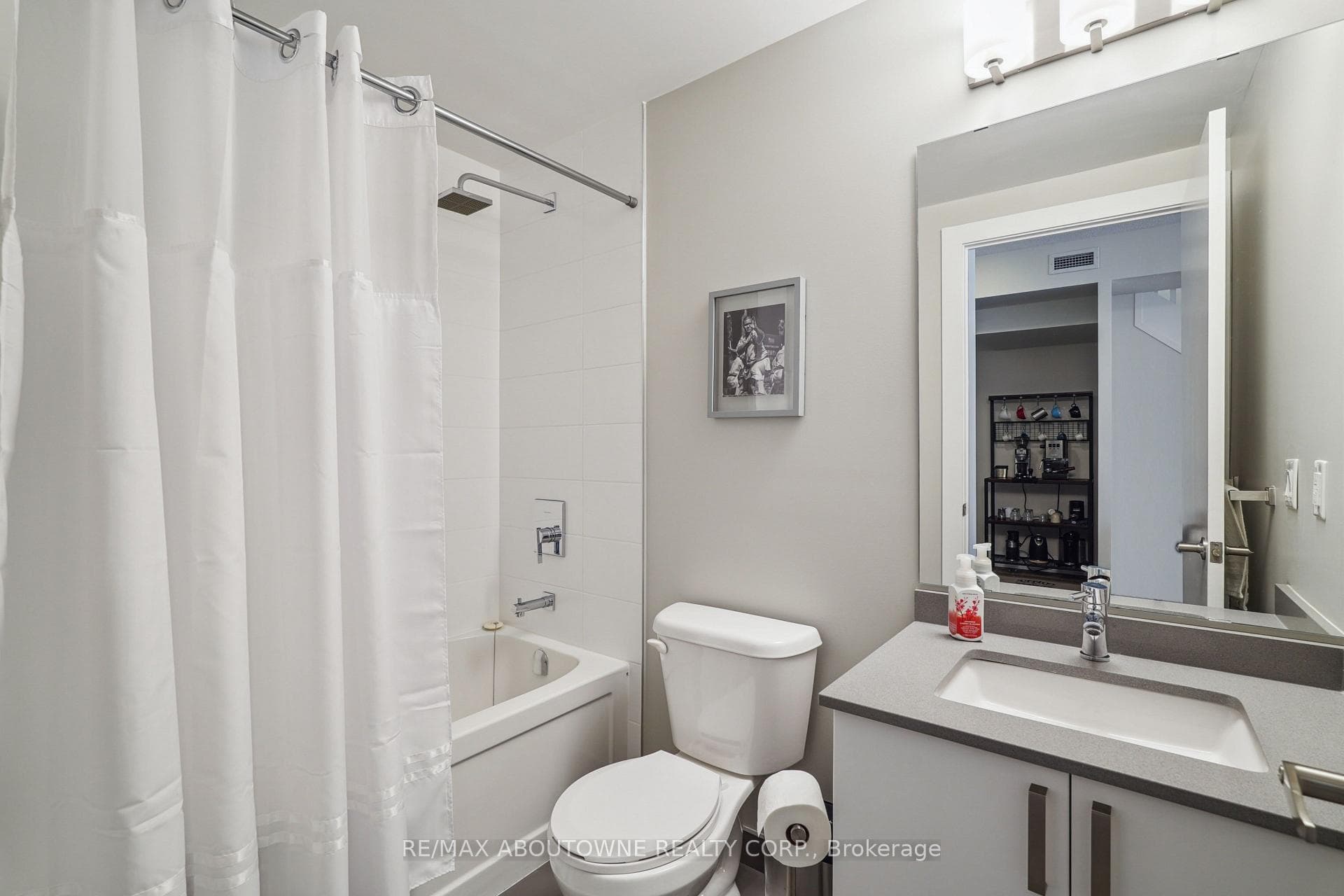 5260 Dundas Street Unit C204 - Condo photo 15 of 32 in Burlington, Ontario