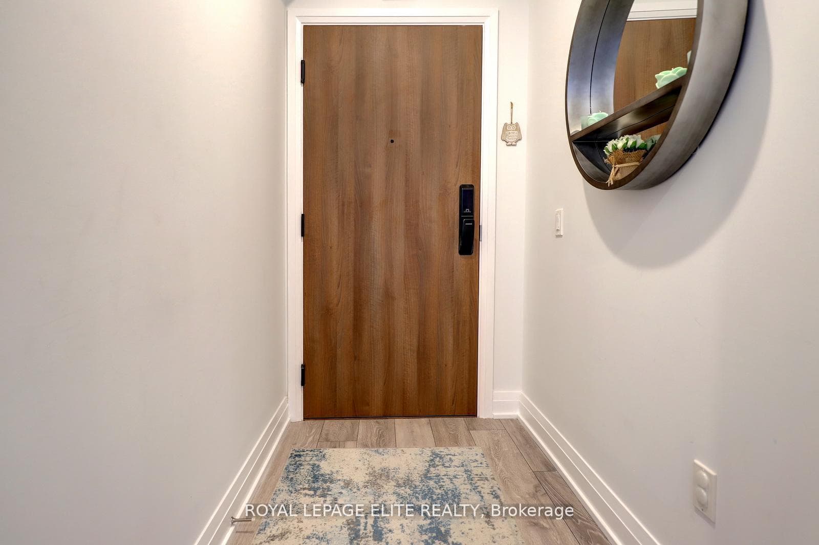 21 Park Street Unit 318 - Condo photo 2 of 27 in Mississauga, Ontario