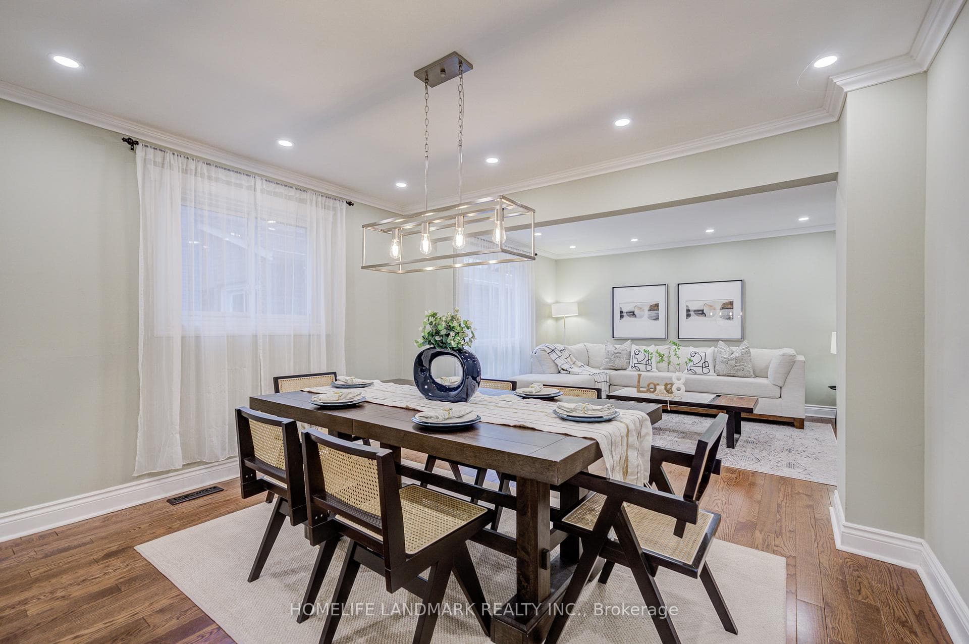 2105 Folkway Drive - Detached photo 9 of 33 in Mississauga, Ontario