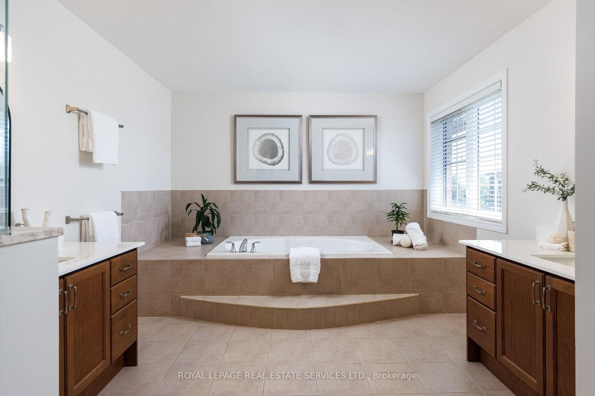147 Innville Crescent - Detached photo 21 of 47 in Oakville, Ontario