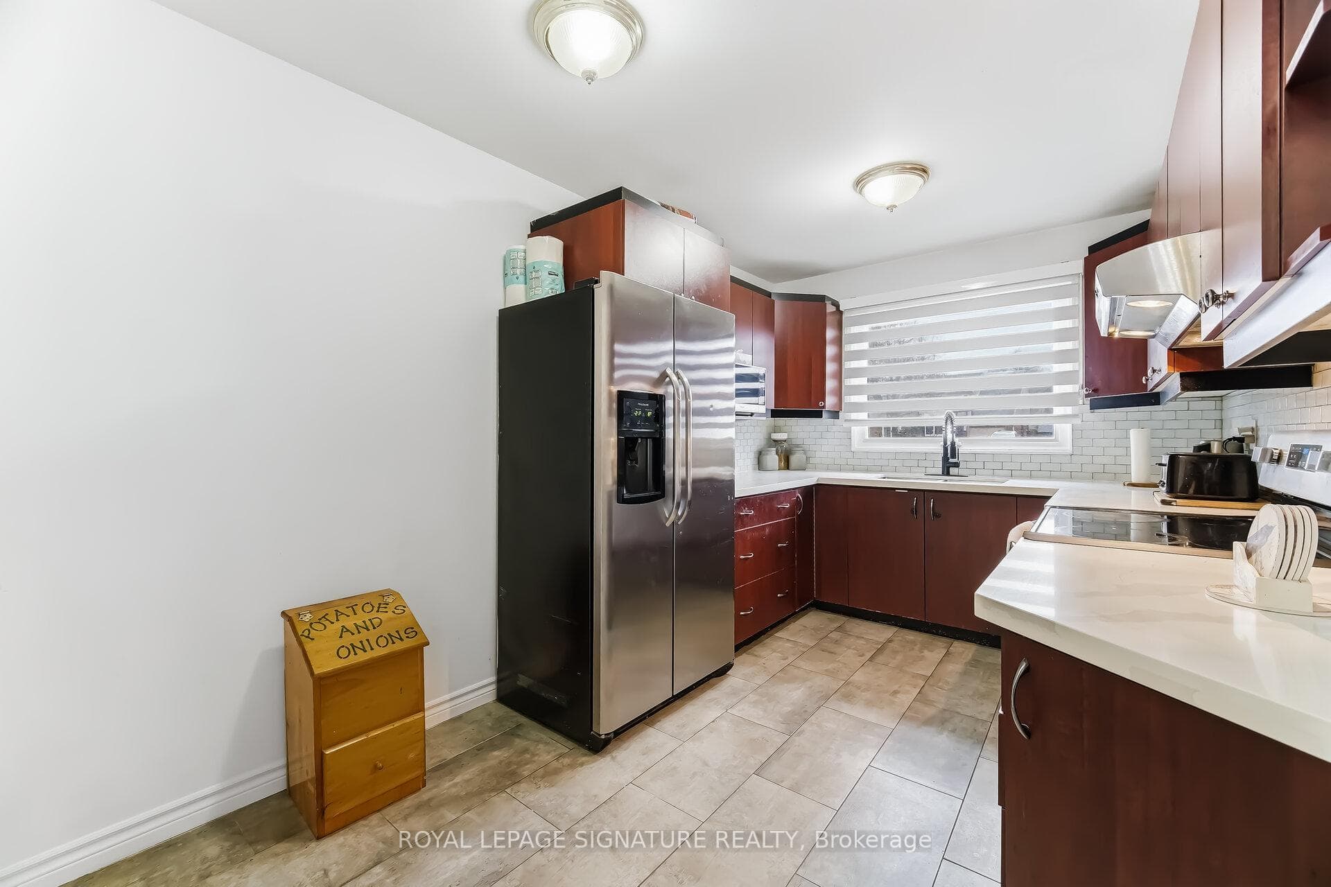2498 Mainroyal Street - Semi-Detached photo 6 of 50 in Mississauga, Ontario