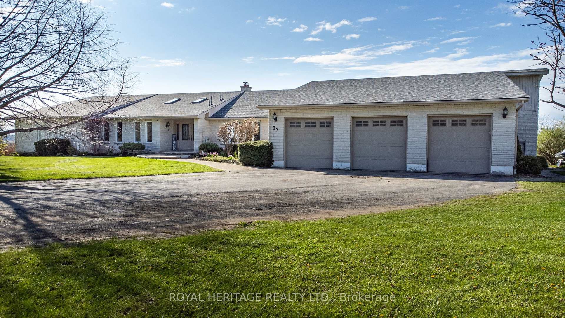 37 Forest Hill Drive - Detached photo 2 of 49 in Hamilton Township, Ontario