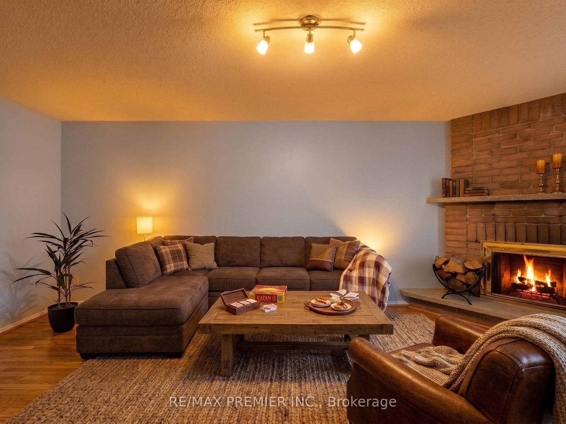 4579 Guildwood Way - Detached photo 8 of 31 in Mississauga, Ontario