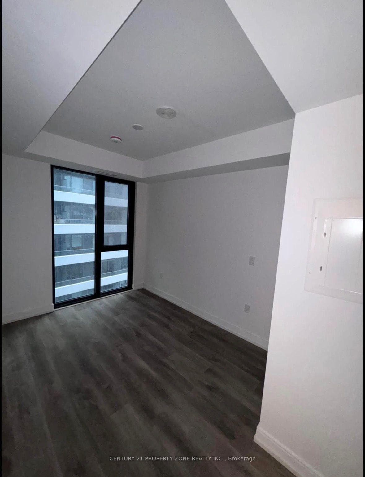 1 Jarvis Street Unit 723 - Condo photo 5 of 8 in Hamilton, Ontario