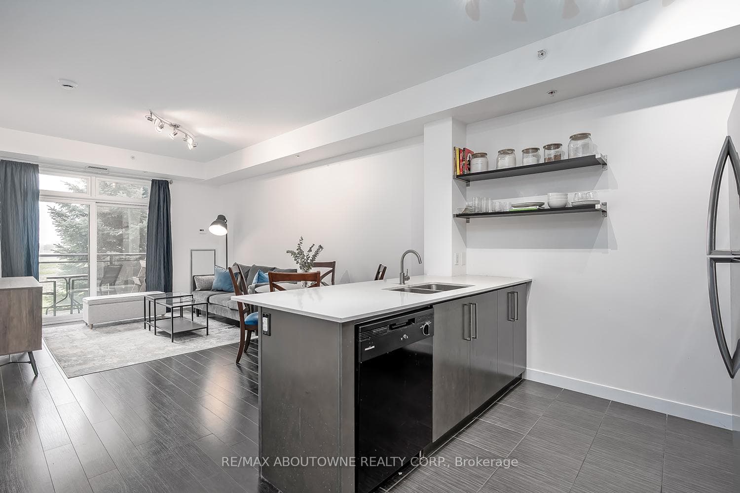 5010 Corporate Drive Unit 116 - Condo photo 5 of 29 in Burlington, Ontario