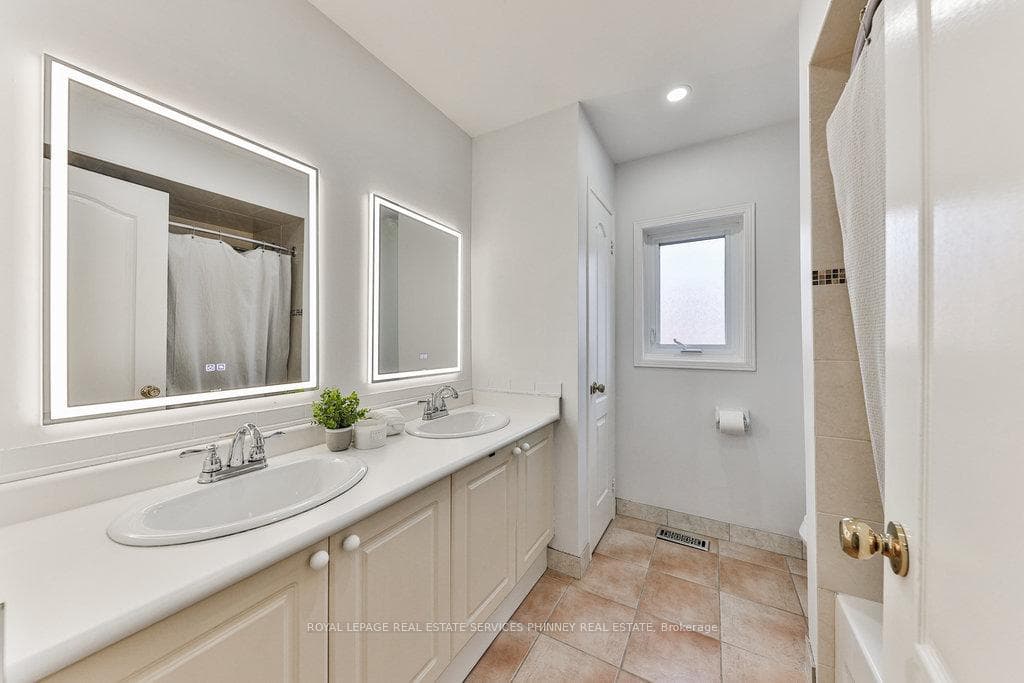 200 Lexington Road - Detached photo 22 of 37 in Oakville, Ontario