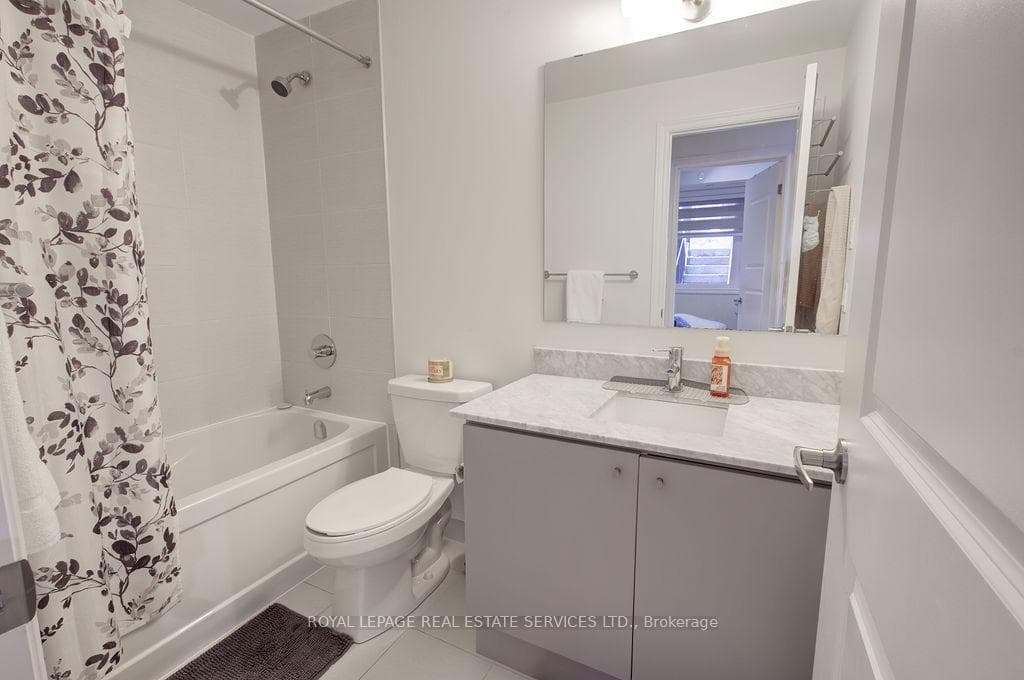 349 Wheat Boom Drive Unit 123 - Condo photo 14 of 20 in Oakville, Ontario