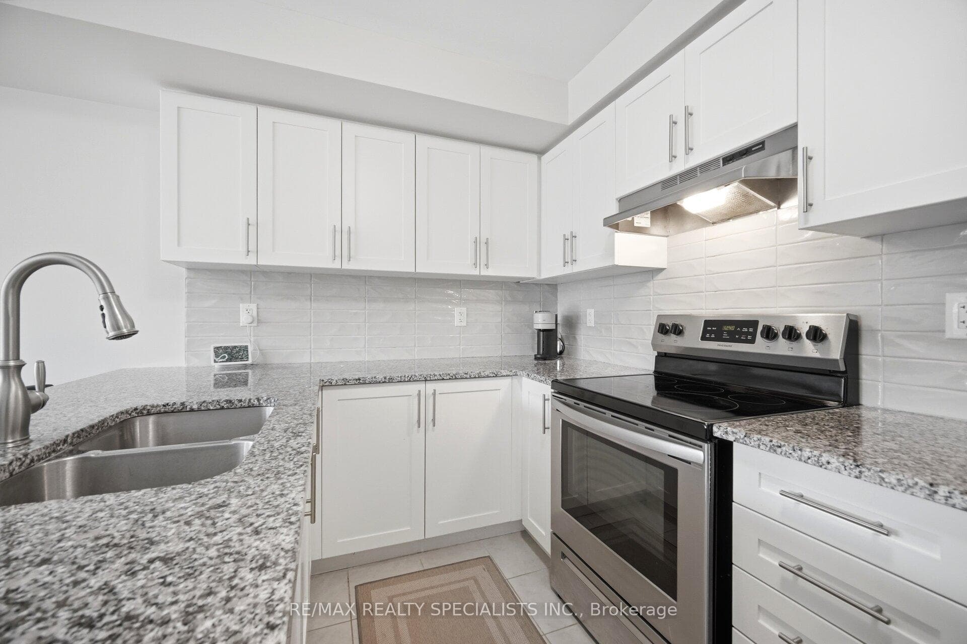 510 Bellflower Court - Townhouse photo 8 of 41 in Milton, Ontario