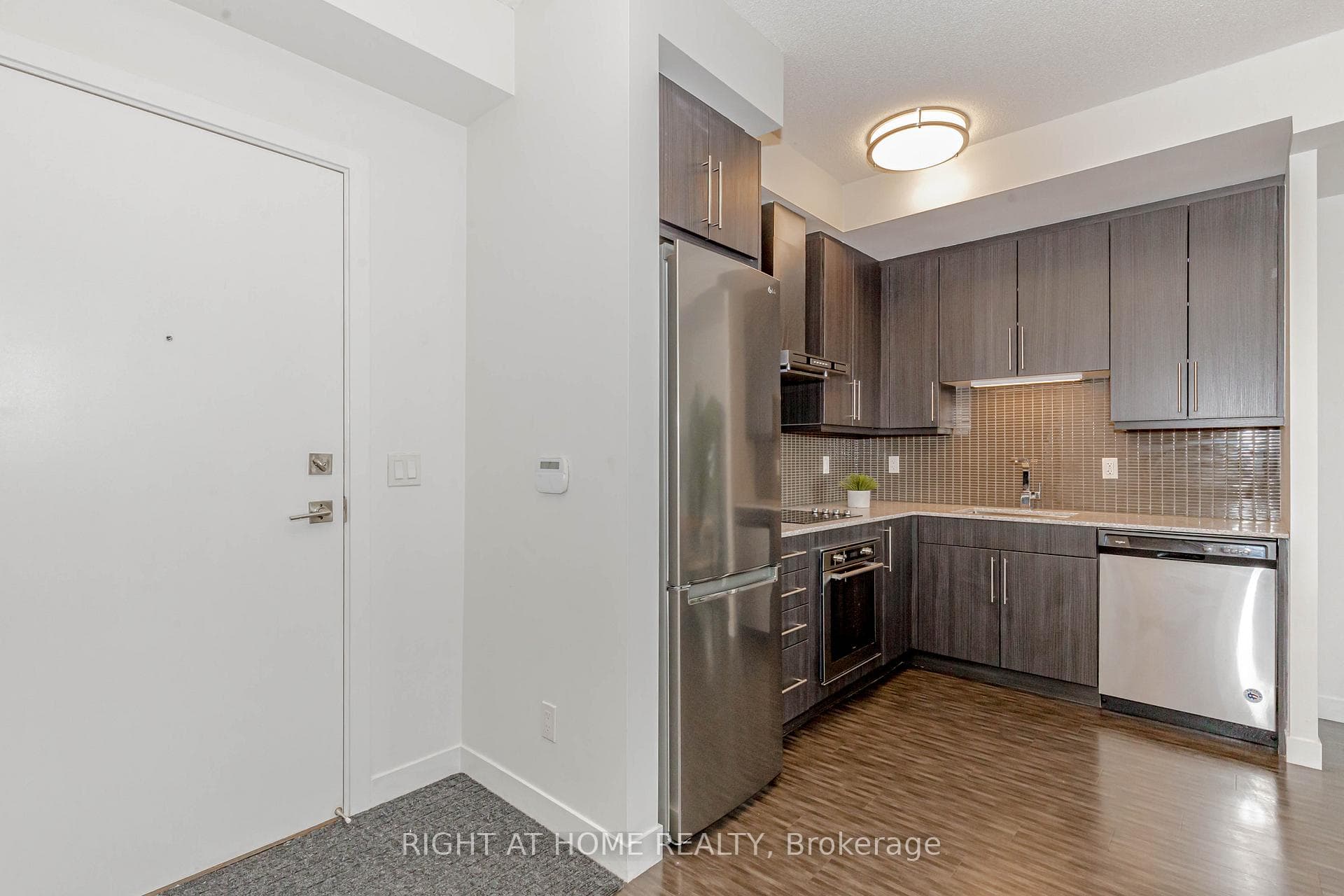 2093 Fairview Street Unit 709 - Condo photo 8 of 45 in Burlington, Ontario