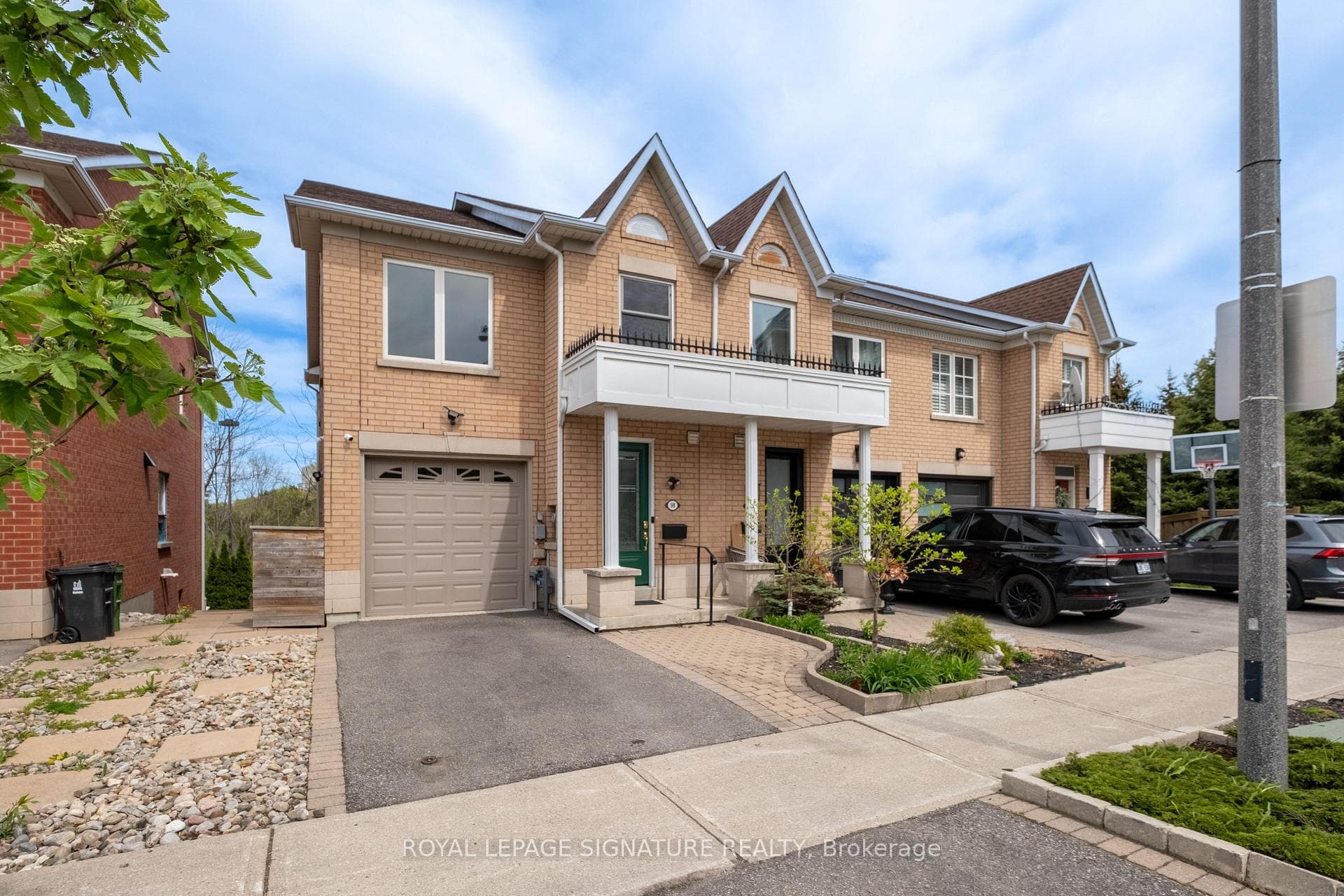 98 Dallimore Circle - home for sale in Don Mills / Parkwoods / Victoria Village, Ontario