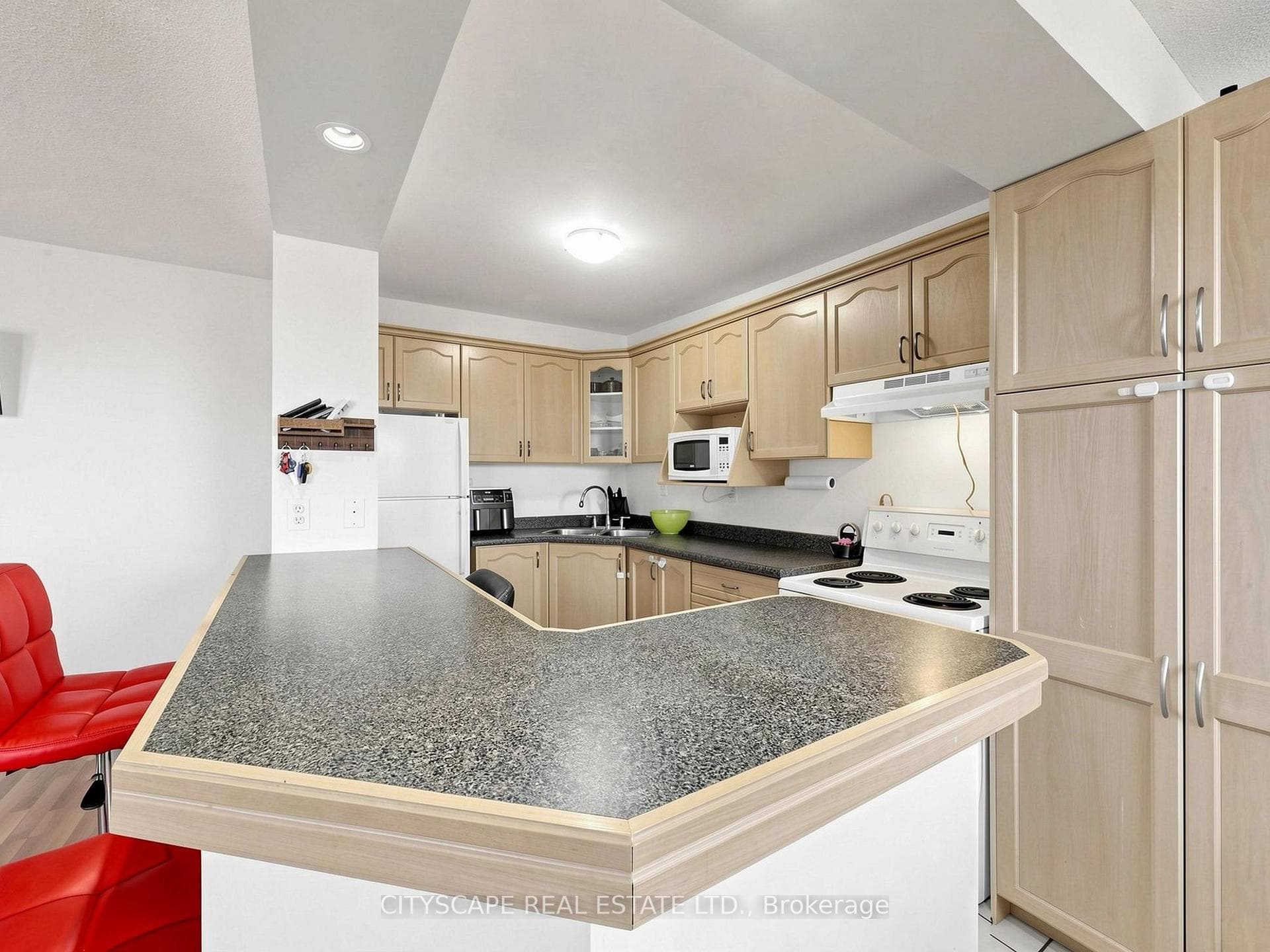 851 Queenston Road Unit 708 - Condo photo 3 of 27 in Hamilton, Ontario