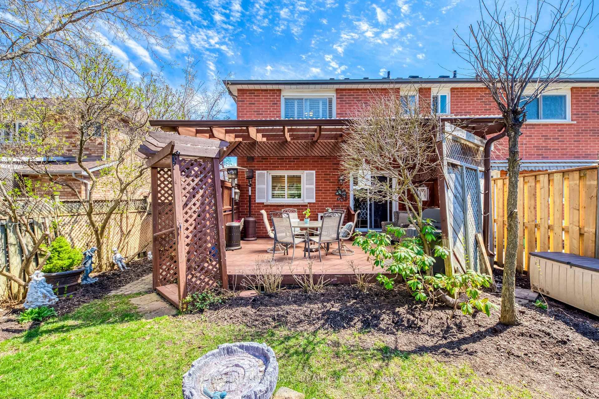 2294 Dale Ridge Drive - Semi-Detached photo 46 of 46 in Oakville, Ontario