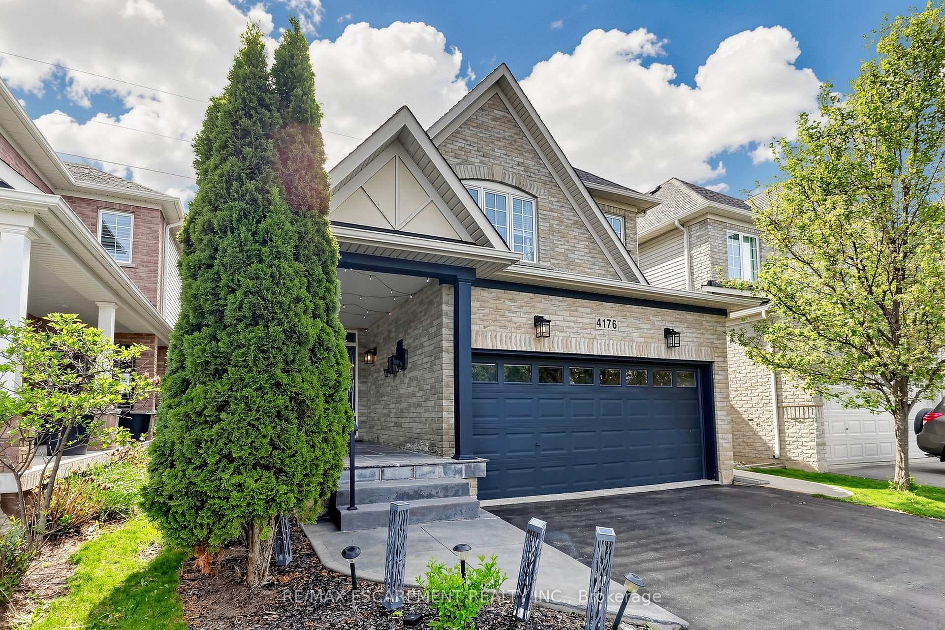4176 Saunders Crescent - Detached photo 3 of 50 in Burlington, Ontario