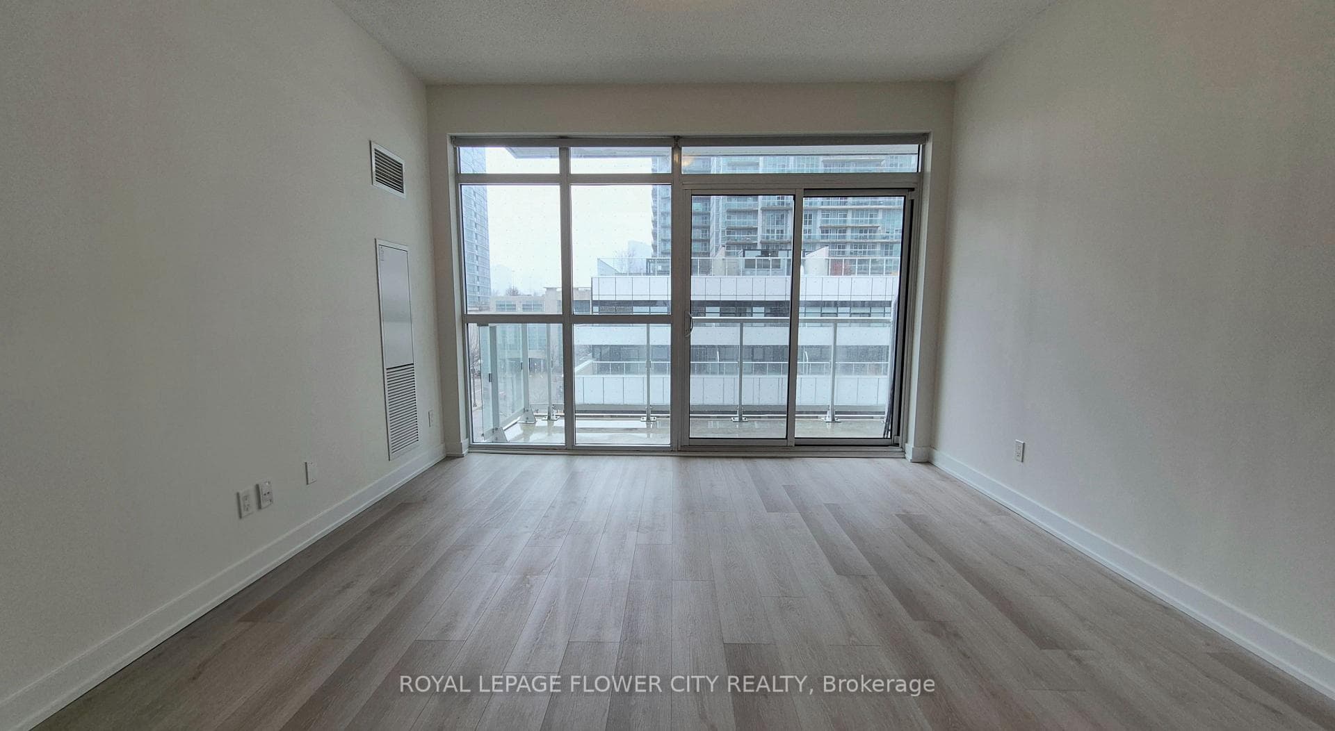251 Manitoba Street Unit 432 - Condo photo 3 of 16 in Liberty Village / Parkdale / South Parkdale, Ontario