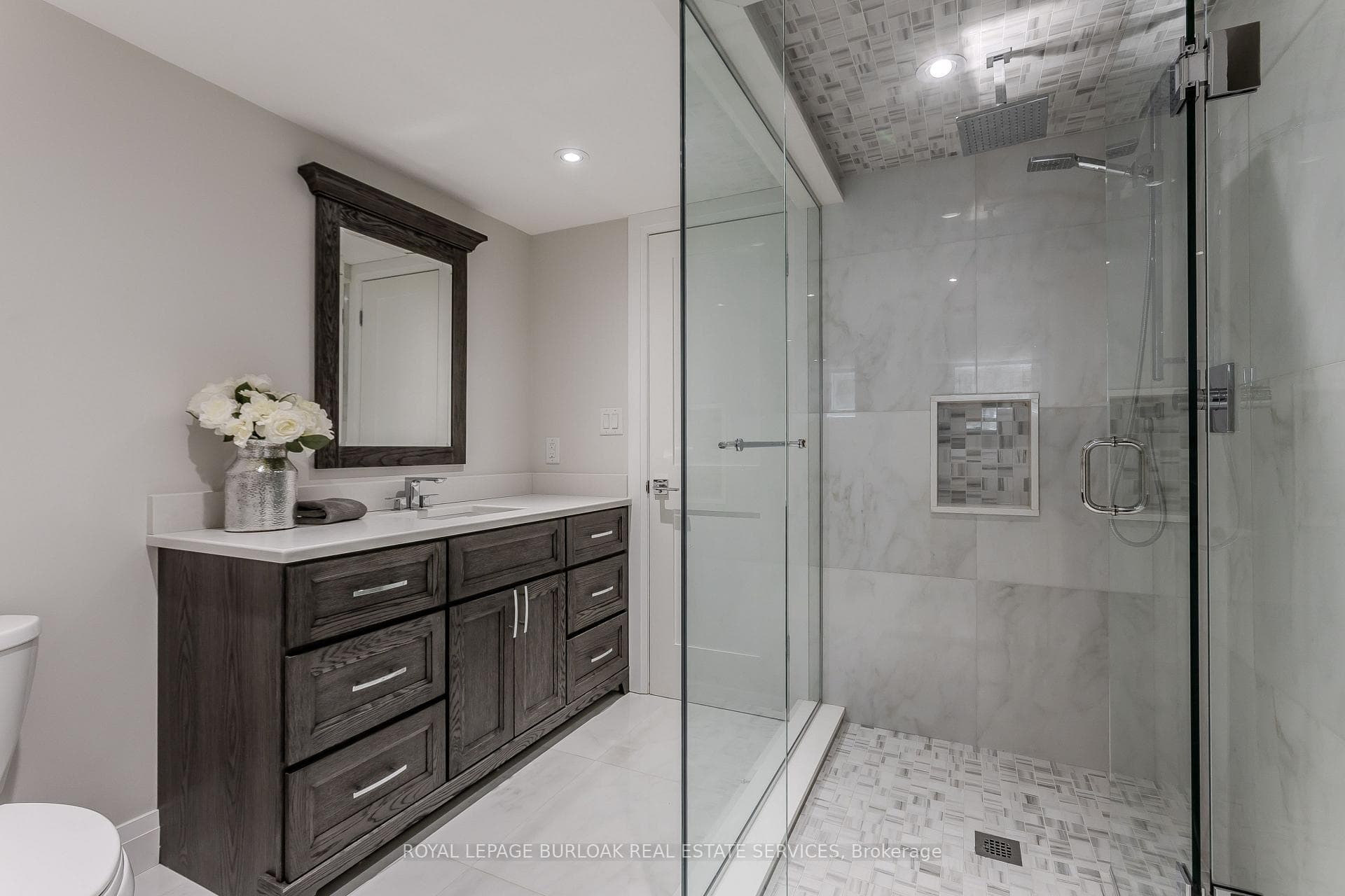 5411 Cornwall Crescent - Detached photo 24 of 34 in Burlington, Ontario