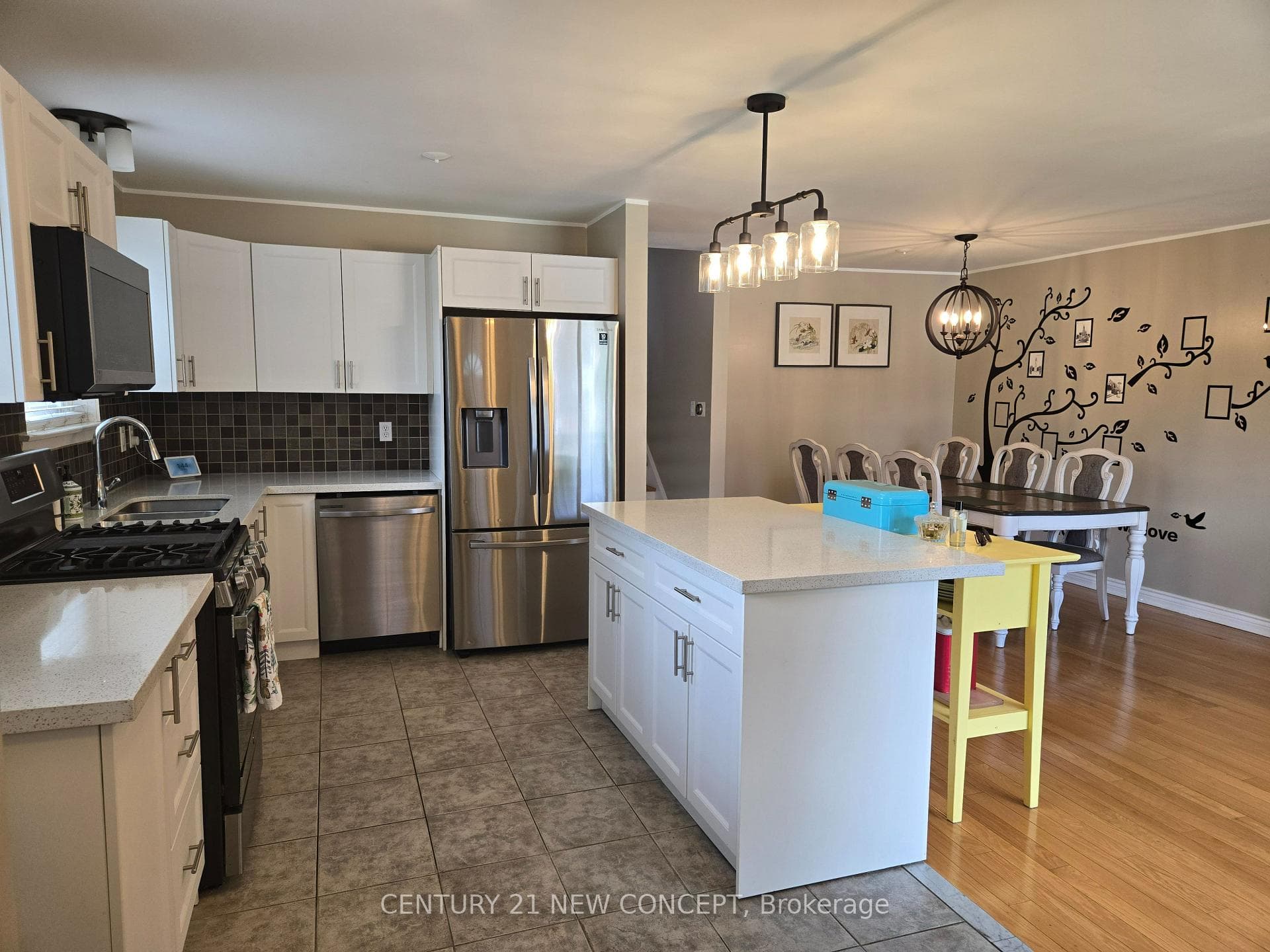 412 Melores Drive - Semi-Detached photo 6 of 26 in Burlington, Ontario