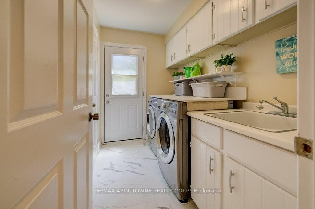 1300 Old Bridle Path - Detached photo 15 of 43 in Oakville, Ontario