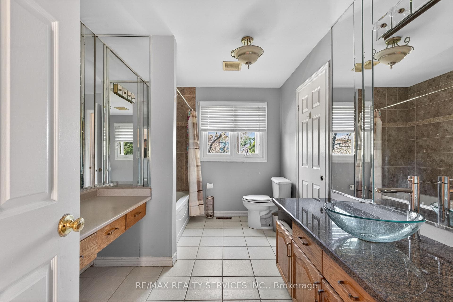 2069 Schoolmaster Circle - Detached photo 40 of 49 in Oakville, Ontario