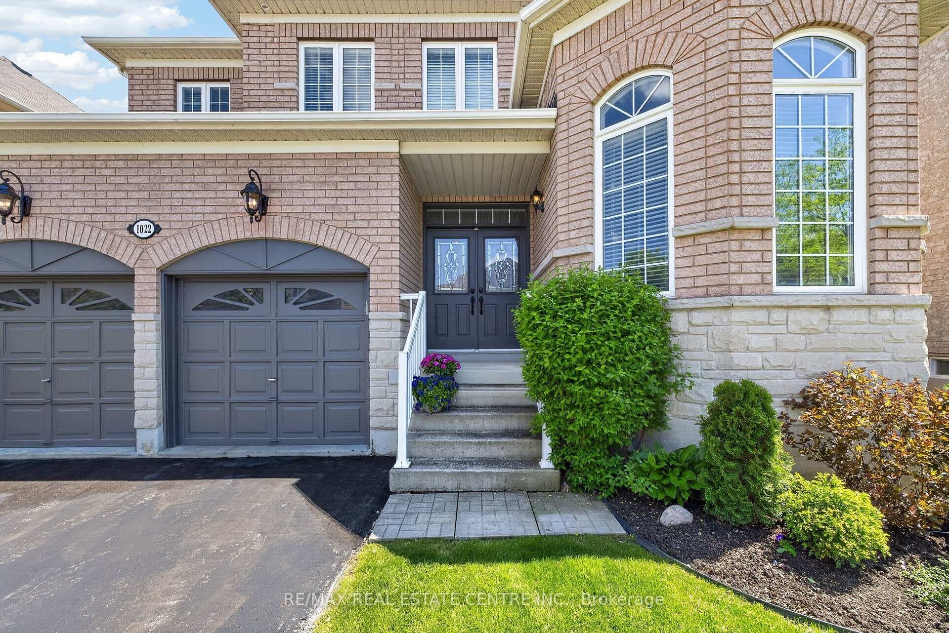 1022 Laidlaw Drive - Detached photo 3 of 50 in Milton, Ontario