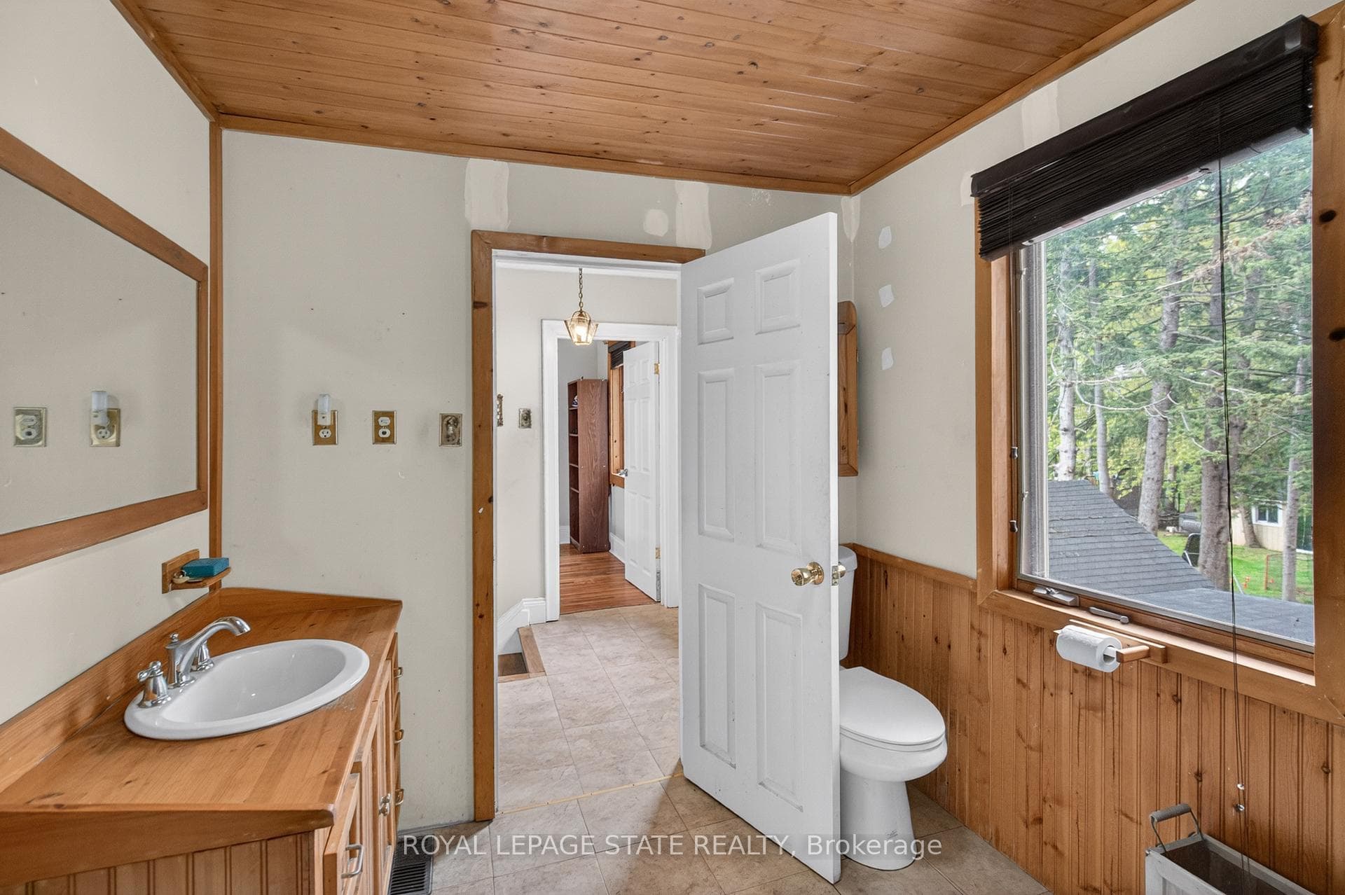 893 Lasalle Park Road - Detached photo 24 of 47 in Burlington, Ontario