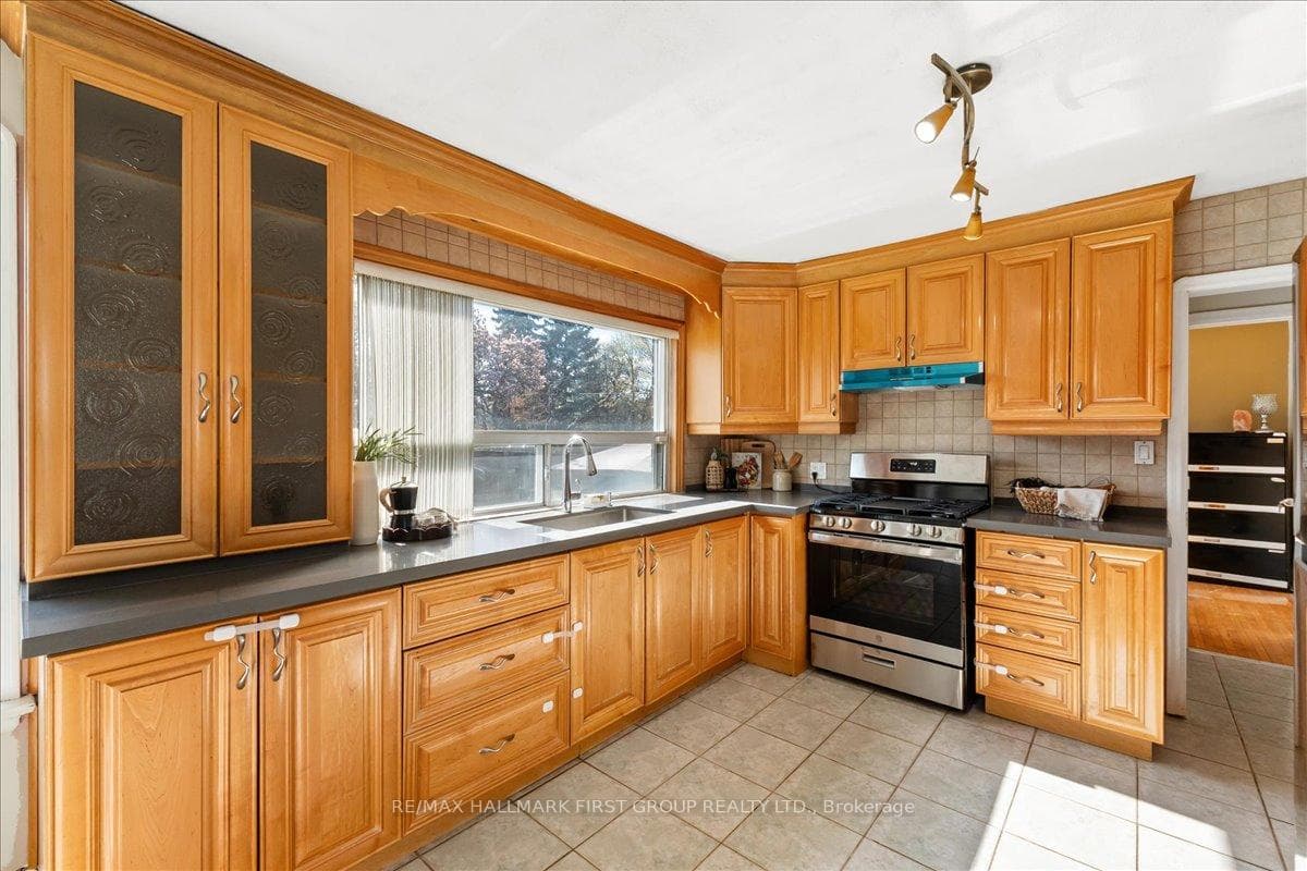 2690 Islington Avenue - Detached photo 12 of 45 in Etobicoke (West Mall / Rexdale), Ontario