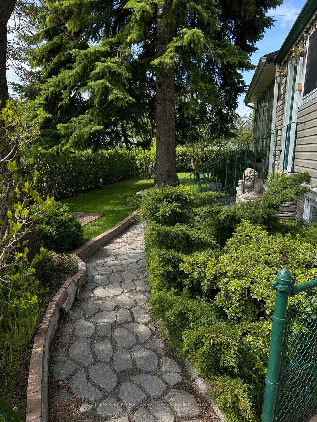 43 Ridgemoor Avenue - Detached photo 38 of 38 in Birch Cliff / Cliffside, Ontario