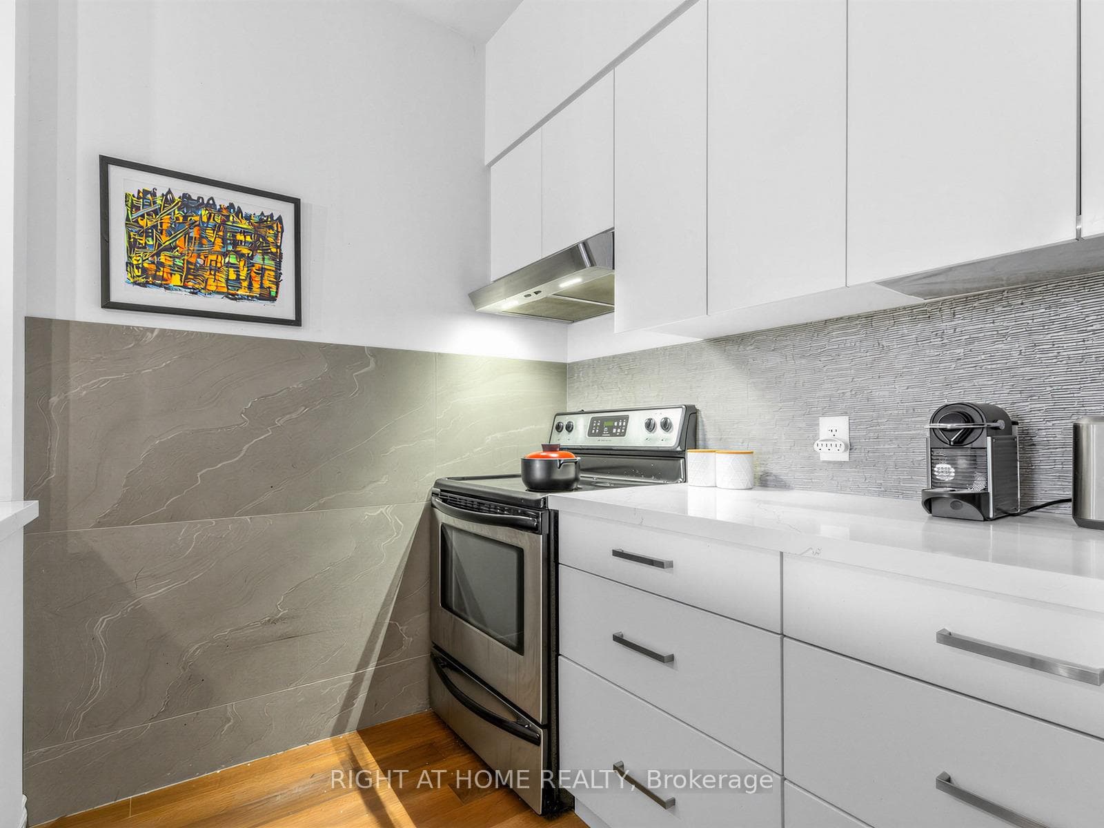 11 Christie Street Unit 406 - Condo photo 16 of 32 in Annex / Yorkville / Summerhill, Ontario
