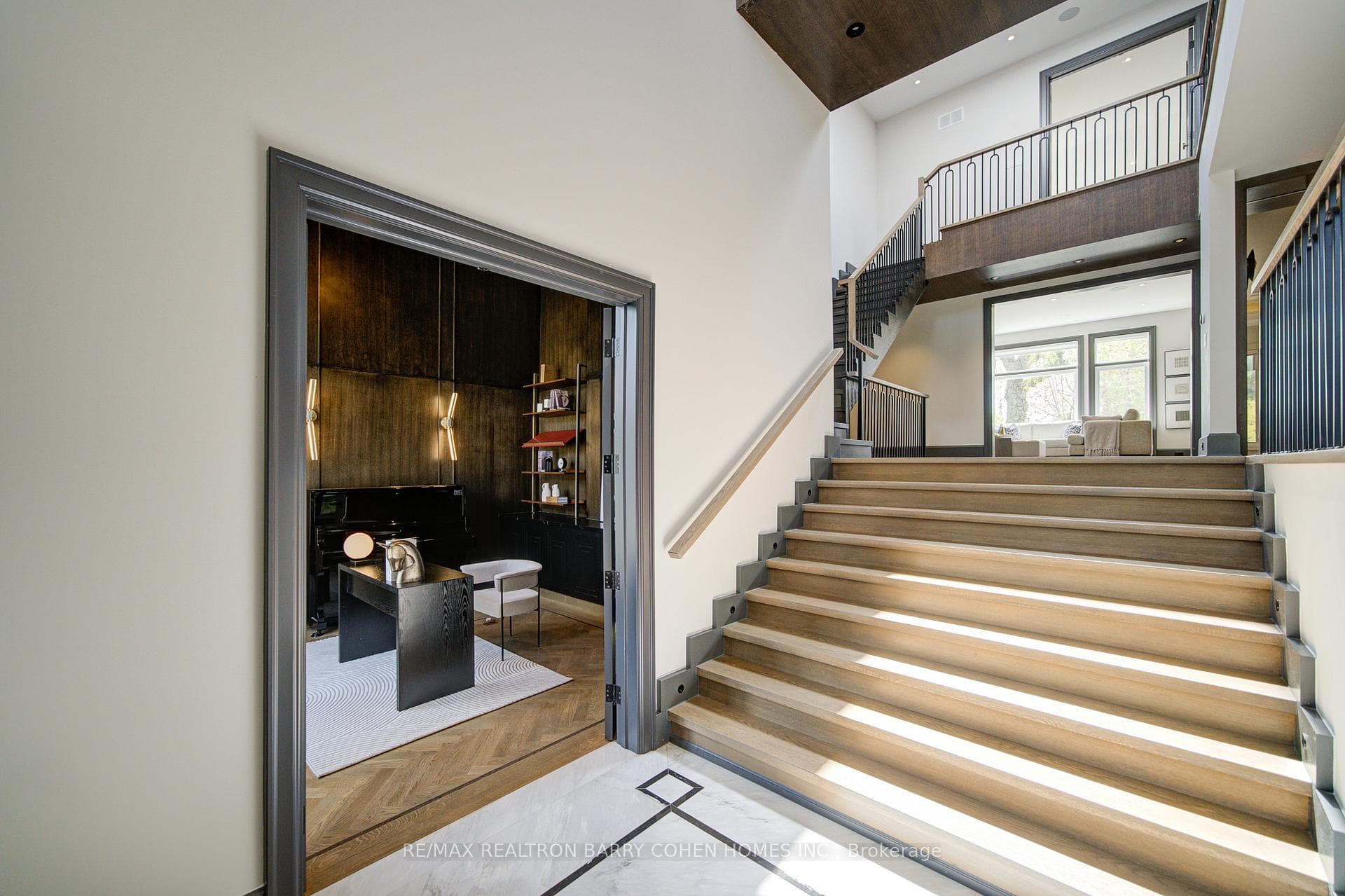 15 Ames Circle - Detached photo 3 of 50 in Don Mills / Parkwoods / Victoria Village, Ontario