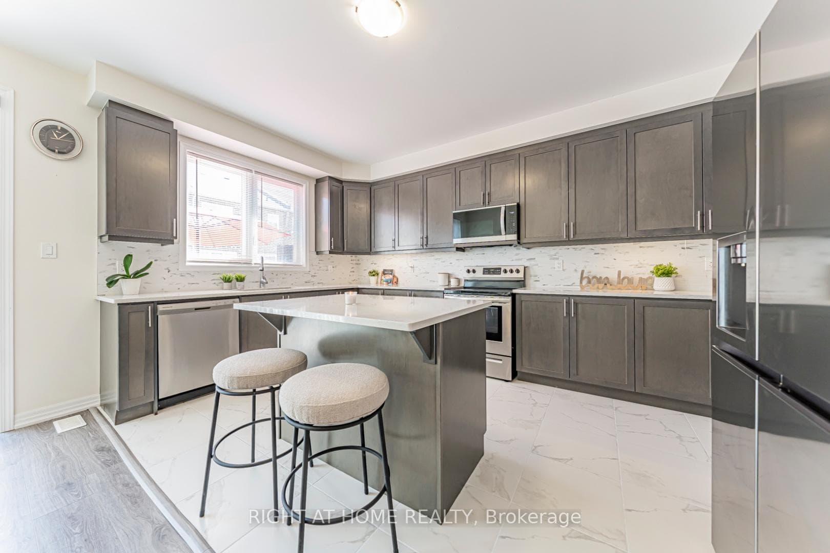 3315 Vardon Way - Townhouse photo 9 of 29 in Oakville, Ontario