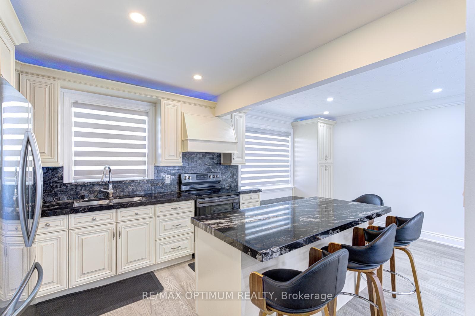 1747 Coram Crescent - Detached photo 14 of 50 in Mississauga, Ontario