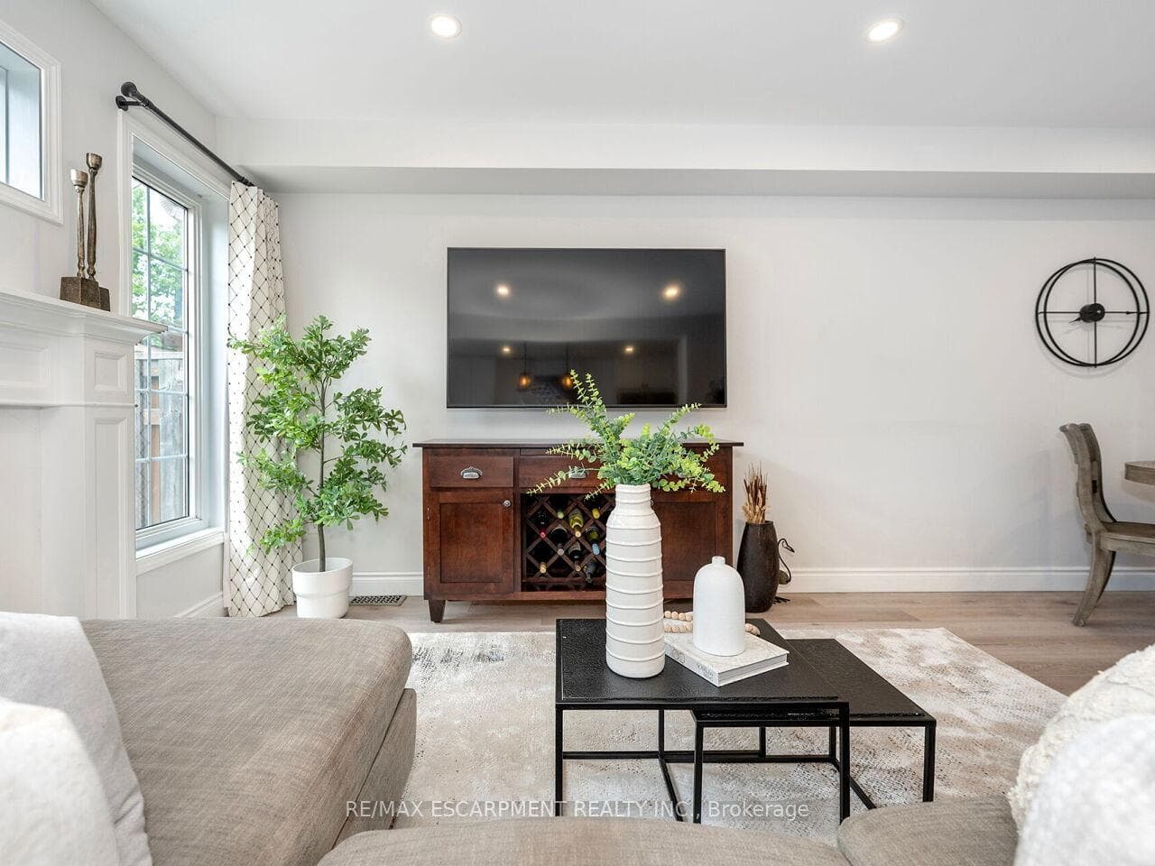 2448 Wooden Hill Circle - Townhouse photo 9 of 50 in Oakville, Ontario